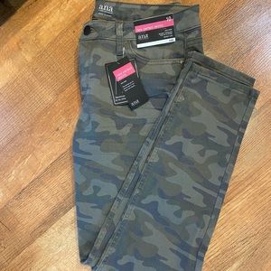 NWT Camo Skinny Jeans